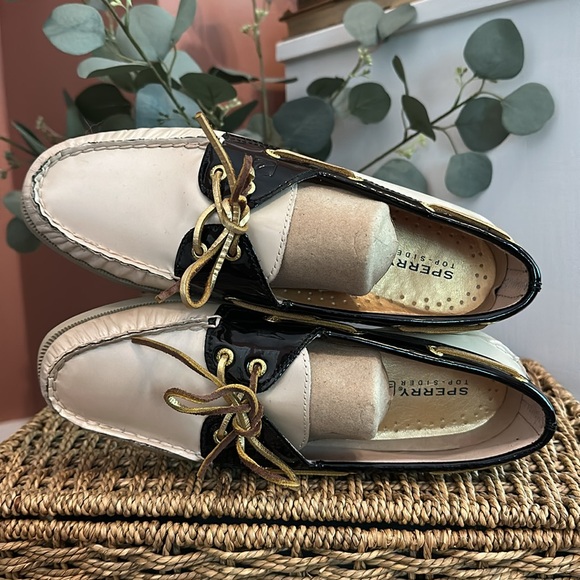 Sperry women’s pearlescent Cream black patent Leather top sider lace 8.5 loafers - Picture 7 of 14
